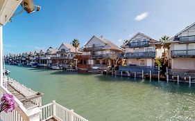 808 Oyster At Long Island Village